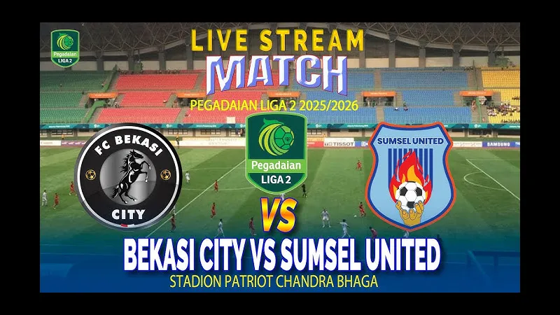 Cầu thủ của Sumsel United vượt qua hàng phòng ngự của Persekat trong trận đấu